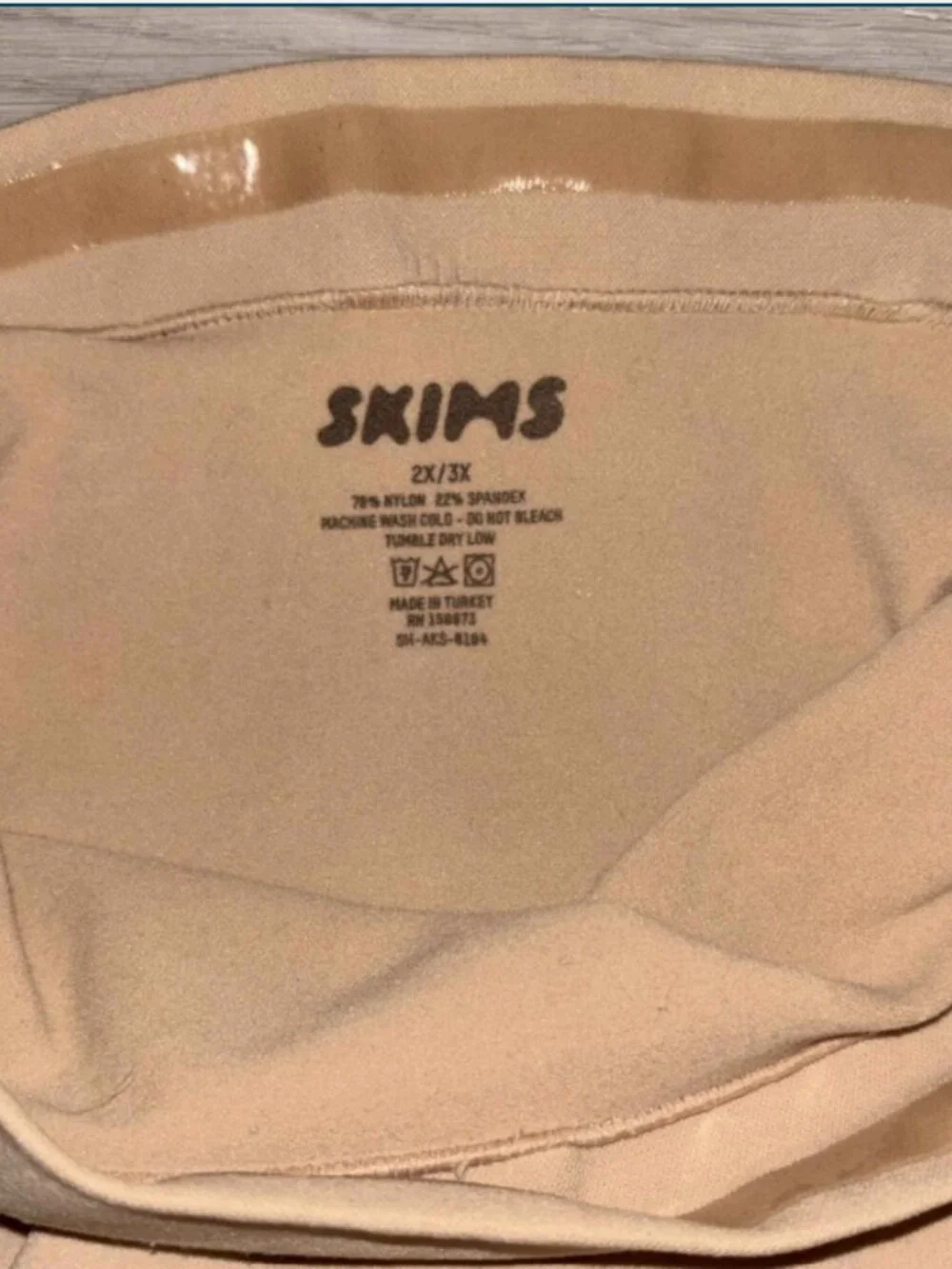 SKIMS Seamless Sculpt Mid‑Thigh Shorts – Size 2X/3X (Beige)